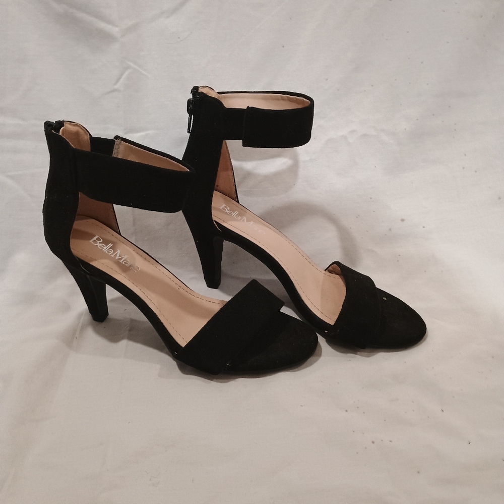 Bella Marie Elysa Black Suede Strappy Open Toe Heels sz 5.5
